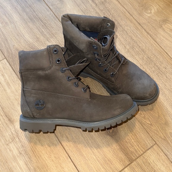 TIMBERLAND Grey 6 Inch Premium Suede Leather Boots NWOT - Picture 1 of 3